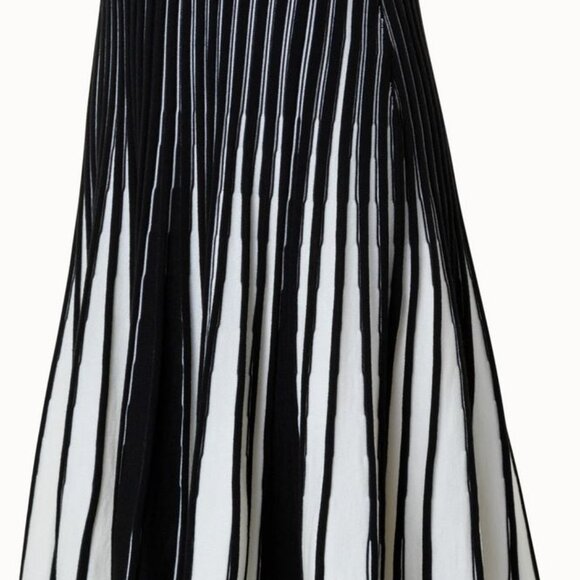 ✨Host Pick x 2✨AKRIS PUNTO:  Two-Tone Dess (black/cream) - Picture 5 of 12